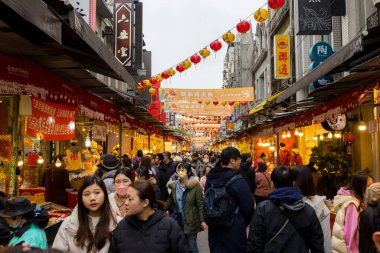 Taipei, Tayvan - 26 Ocak 2024: Taipei şehrinde Dihua Caddesi, Yeni Yıl Dönemi