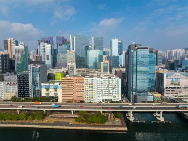 Hong Kong - 31 Aralık 2021: İHA Kowloon tarafında Hong Kong üzerinde uçuyor