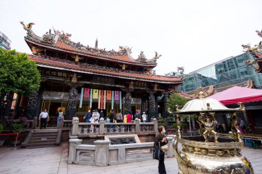 Taipei, Tayvan - 17 Ekim 2023: Taipei 'deki Longshan Tapınağı