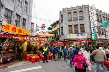 Taipei, Tayvan - 26 Ocak 2024: Taipei City 'deki Dihua caddesinde yeni yıl geleneksel pazarı