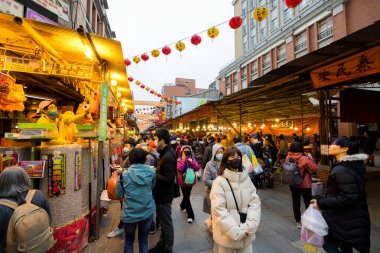 Taipei, Tayvan - 26 Ocak 2024: Taipei şehrinde Dihua Caddesi, Yeni Yıl Dönemi