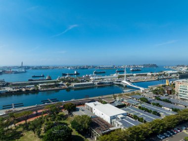 Kaohsiung, Tayvan - 01 Şubat 2024: Kaohsiung şehrinin havadan görünüşü