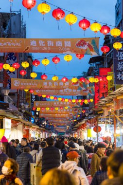 Taipei, Tayvan - 26 Ocak 2024: Taipei 'de geleneksel Lunar Yeni Yıl sokak pazarı