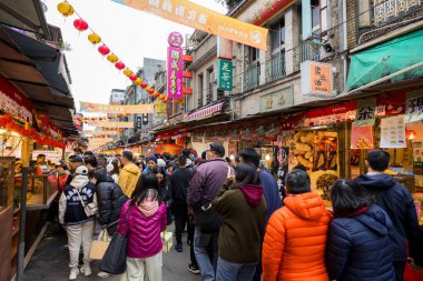 Taipei, Tayvan - 26 Ocak 2024: Taipei City 'deki Dihua caddesinde yeni yıl geleneksel pazarı