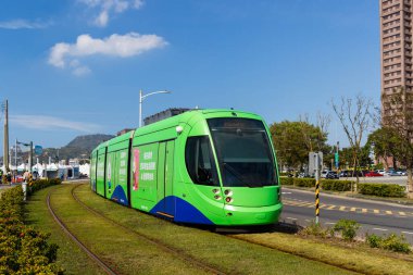 Tayvan - 01 Şubat 2024: Tayvan 'ın Kaohsiung kentinde dairesel hafif tren