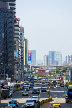 Taipei, Tayvan - 02 Ocak 2024: Taipei yoğun şehir hayatı