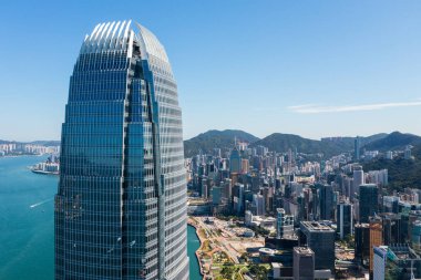 Hong Kong - 10 Kasım 2021: İHA Hong Kong üzerinde uçuyor