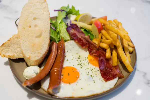 Ganztägiges Frühstück Mit Speck Und Pommes — Stockfoto