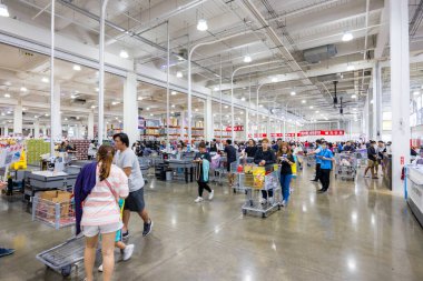 Tayvan - 30 Ekim 2023: Tayvan 'daki Costco mağazasının içi