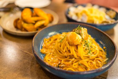 Restoranda istiridyeli makarna