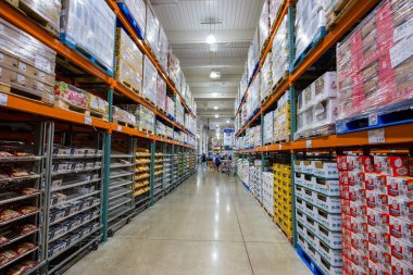 Tayvan - 30 Ekim 2023: Tayvan 'daki Costco mağazasının içi