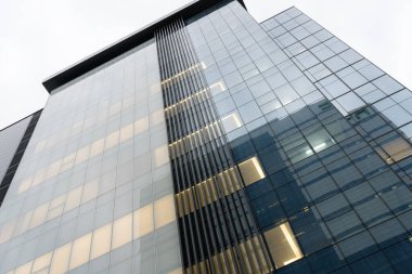 İş kulesinin dışı.