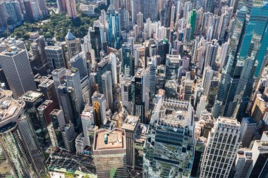 Hong Kong - 10 Kasım 2021: İHA Hong Kong üzerinde uçuyor