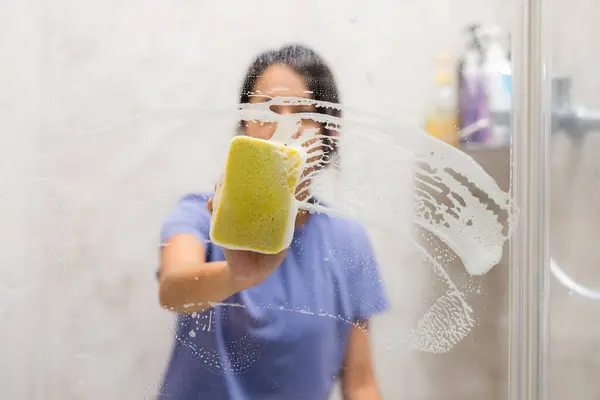 Woman Clean Hard Water Stains Deposits Bathroom — Stock Photo, Image