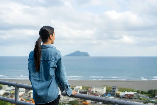 Tourist Woman Look Guishan Island Yilan Taiwan — Stock Photo, Image