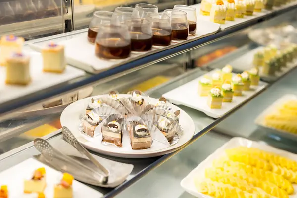 Десерт Подають Їдальні Шведського Столу — стокове фото