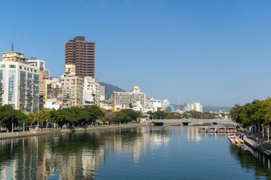 Kaohsiung, Tayvan - 01 Şubat 2024: Kaohsiung şehrinde nehir kenti