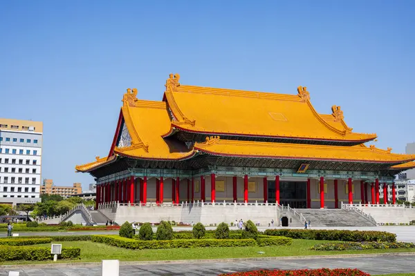 Taipei, Tayvan - 12 Mart 2024: Tayvan Taipei 'deki Chiang Kai shek Anıt Salonu' ndaki Ulusal Konser Salonu 