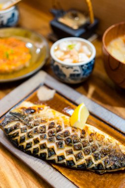 Japon ızgara uskumru balığı tabağı.