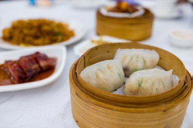 Sepette haşlanmış et köftesi.