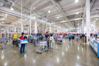 Tayvan - 30 Ekim 2023: Tayvan 'daki Costco mağazasının içi