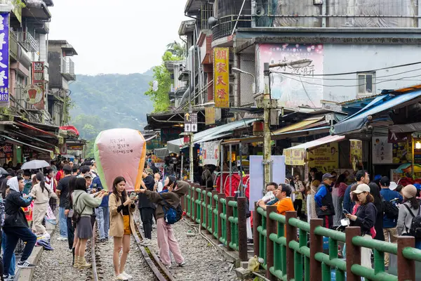 Tayvan - 15 Mart 2024: Taipei 'de Shihfen Old Street