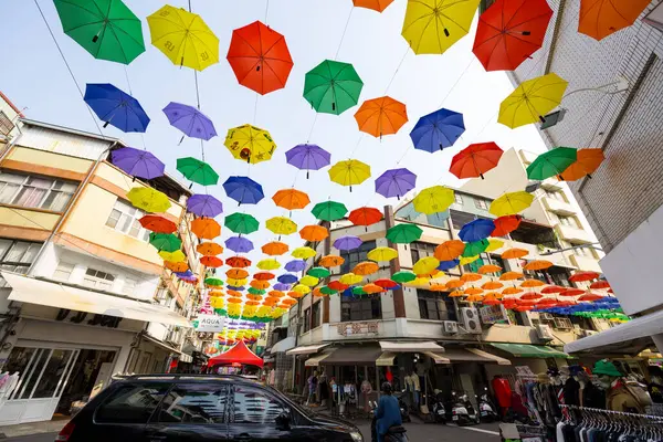 Taiwan Februari 2024 Kleurrijke Paraplu Hangend Hou Shopping Street Kaohsiung Stockfoto