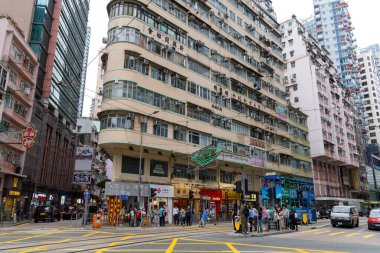 Hong Kong - 09 Nisan 2024: Wan chai bölgesindeki Hong Kong sokağı