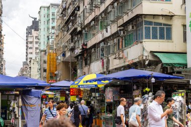 Hong Kong - 23 Haziran 2024: Apliu Caddesi 'ndeki Hong Kong Sham Shui Po Sendor mağazası 