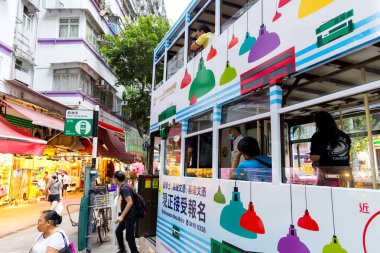 Hong Kong - 26 Haziran 2023: Hong Kong Kuzey Noktası, Tram İstasyonu