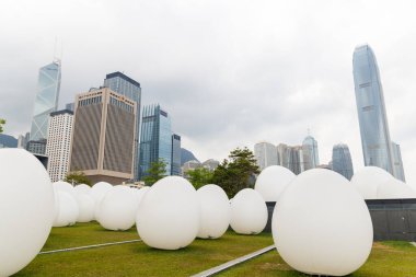 Hong Kong - 05 Nisan 2024: Hong Kong şehrindeki Tamar Park 'taki Takım Laboratuvarı Sürekli Sanat Limanı