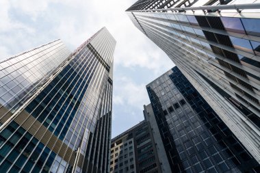 Hong Kong 30 Mart 2024: Ofis kulesinin alt manzarası