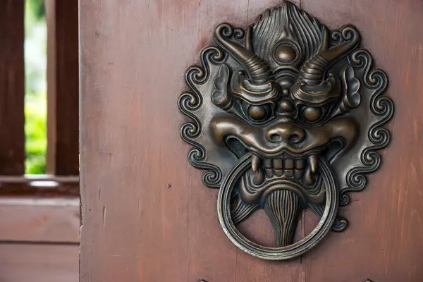 Cabeça Leão Maçaneta Porta Templo Chinês Imagens Royalty-Free