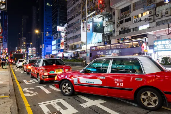 Hong Kong April 2024 Taxi Rij Bij Straat Hong Kong Stockfoto