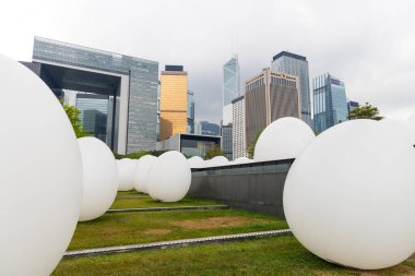 Hong Kong - 05 Nisan 2024: Hong Kong şehrindeki Tamar Park 'taki Takım Laboratuvarı Sürekli Sanat Limanı