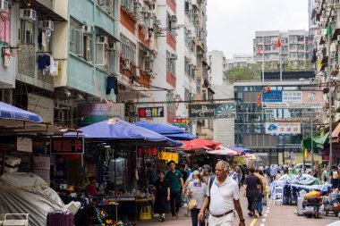 Hong Kong - 23 Haziran 2024: Apliu Caddesi 'ndeki Hong Kong Sham Shui Po Sendor mağazası 