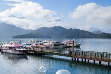 Nantou, Tayvan - 19 Ekim 2022: Tayvan 'daki Güneş Ay Gölü rıhtımı