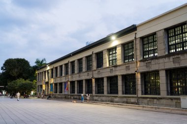 Tayvan - 26 Ekim 2024: Taipei şehrindeki Songshan Kültür ve Yaratıcı Park 'ta Eslite Spectrum Songyan Mağazası