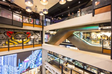 Hong Kong - 05 Nisan 2024: Mongkok bölgesinde alışveriş merkezi