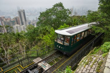 Hong Kong - 09 Nisan 2024: Hong Kong 'daki Victoria Peak tramvayı