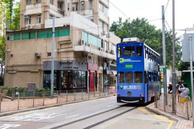 Hong Kong - 24 Nisan 2024: Hong Kong tramvayı