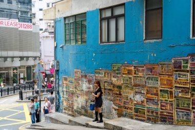 Hong Kong - 01 Nisan 2024: Hong Kong Merkez Duvarlı Graffiti 