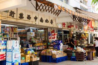 Hong Kong - 27 Haziran 2023: Hong Kong Eski tarz bakkal