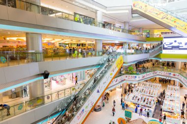 Yau Tong, Hong Kong - 30 Mart 2024: Domain alışveriş merkezi 