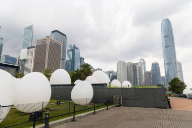 Hong Kong - 05 Nisan 2024: Hong Kong şehrindeki Tamar Park 'taki Takım Laboratuvarı Sürekli Sanat Limanı