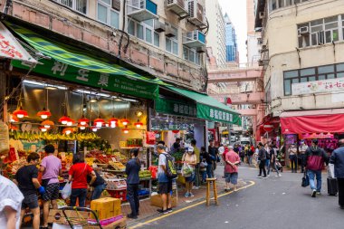 Hong Kong - 09 Nisan 2024: Causeway Bay bölgesindeki Hong Kong Bowrington Yolu Islak Pazarı