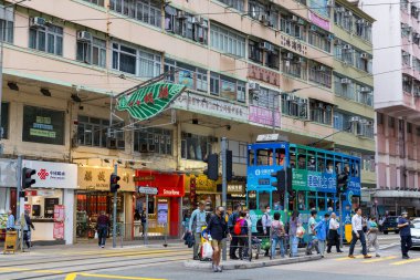 Hong Kong - 09 Nisan 2024: Wan chai bölgesindeki Hong Kong sokağı