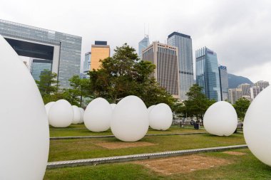 Hong Kong - 05 Nisan 2024: Hong Kong şehrindeki Tamar Park 'taki Takım Laboratuvarı Sürekli Sanat Limanı