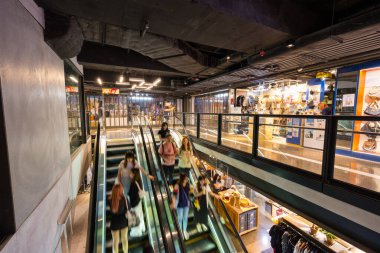 Hong Kong 05 Nisan 2024: Mongkok bölgesinde alışveriş merkezi