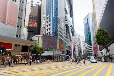 Hong Kong 08 Nisan 2024: Hong Kong 'un Causeway Körfezi' nde şehir hayatı